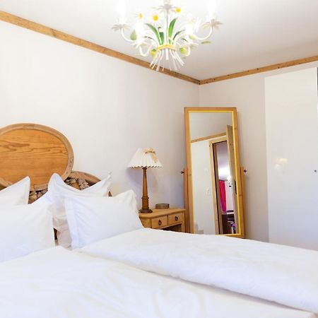 Gasthof zum Schlüssel Ueberstorf Zimmer foto