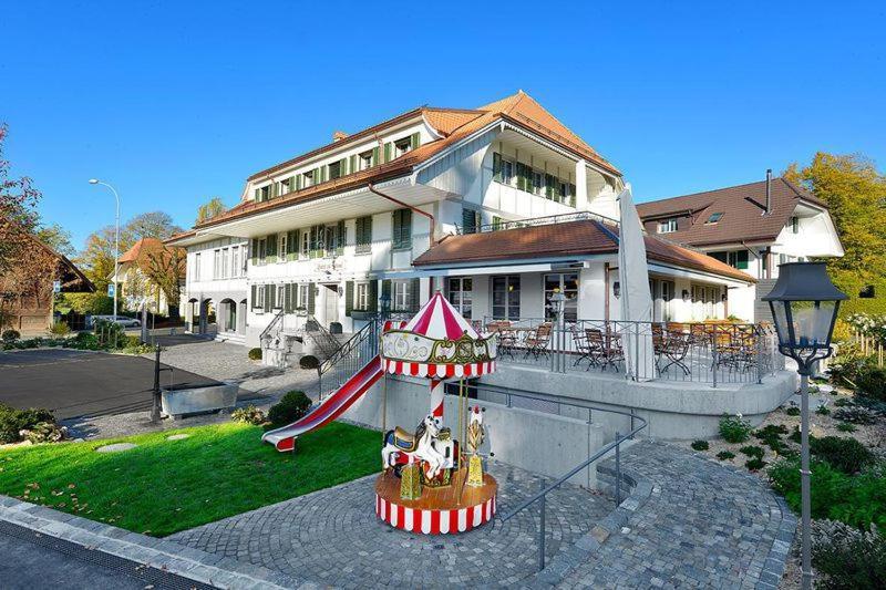Gasthof zum Schlüssel Ueberstorf Exterior foto